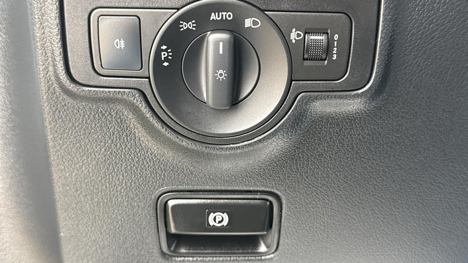 Hvid Mercedes Vito 116 fra 2023