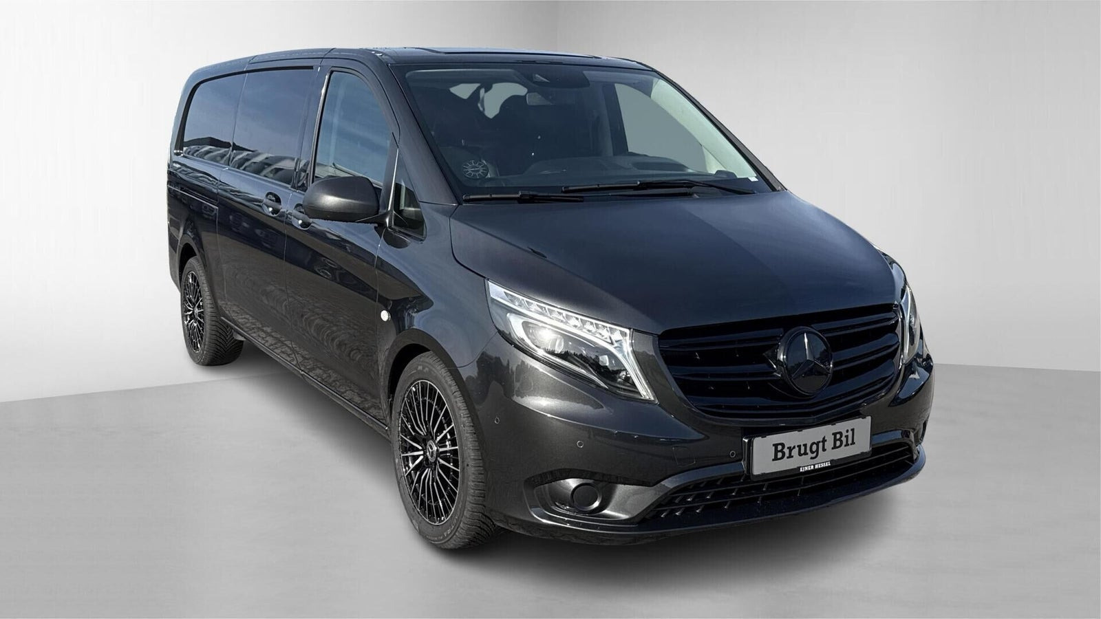 Grå Mercedes Vito 119 fra 2022