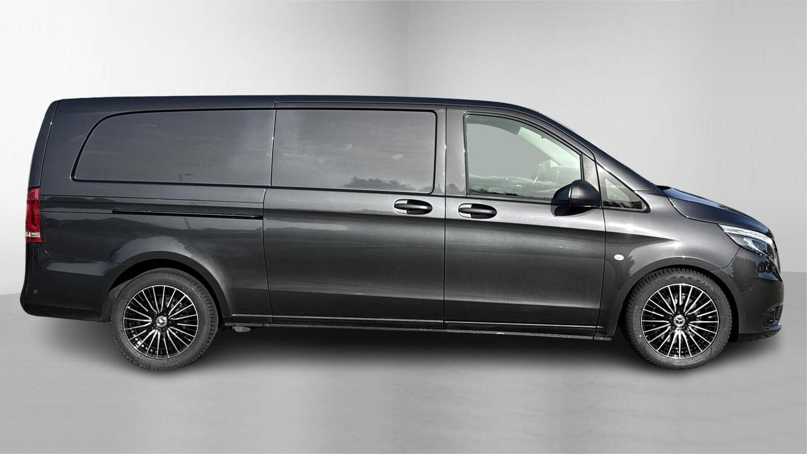 Grå Mercedes Vito 119 fra 2022