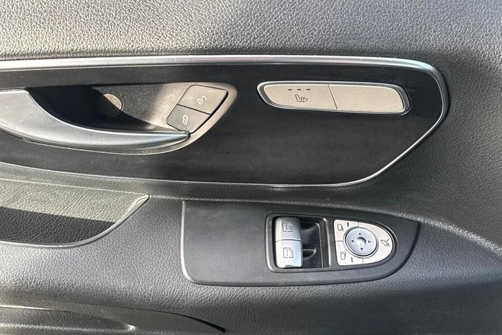Grå Mercedes Vito 119 fra 2022