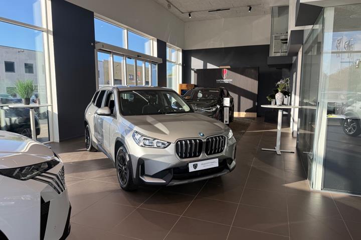 Rød BMW iX1 fra 2023