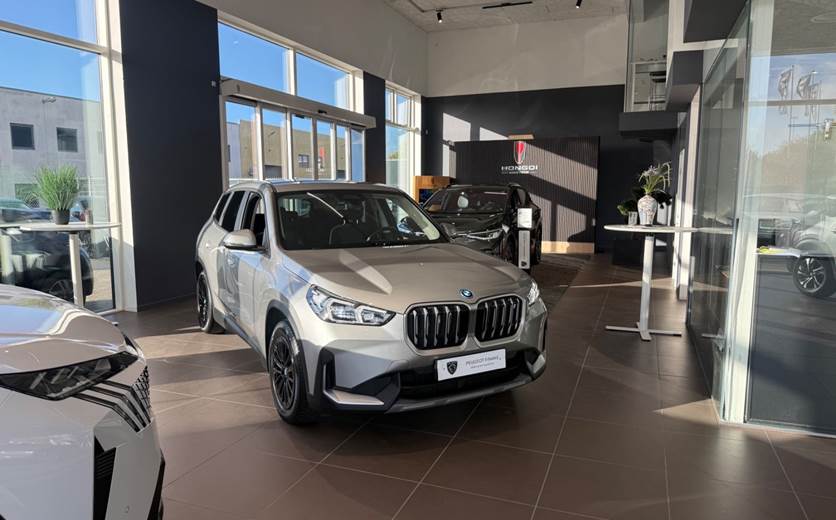 BMW iX1 xDrive30 X-Line