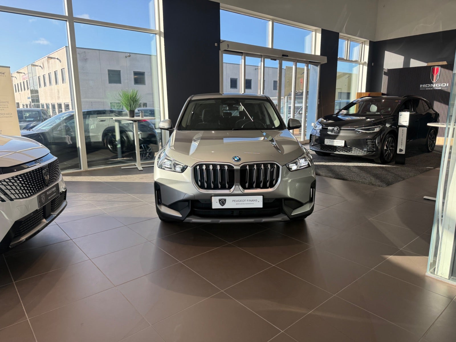 Rød BMW iX1 fra 2023