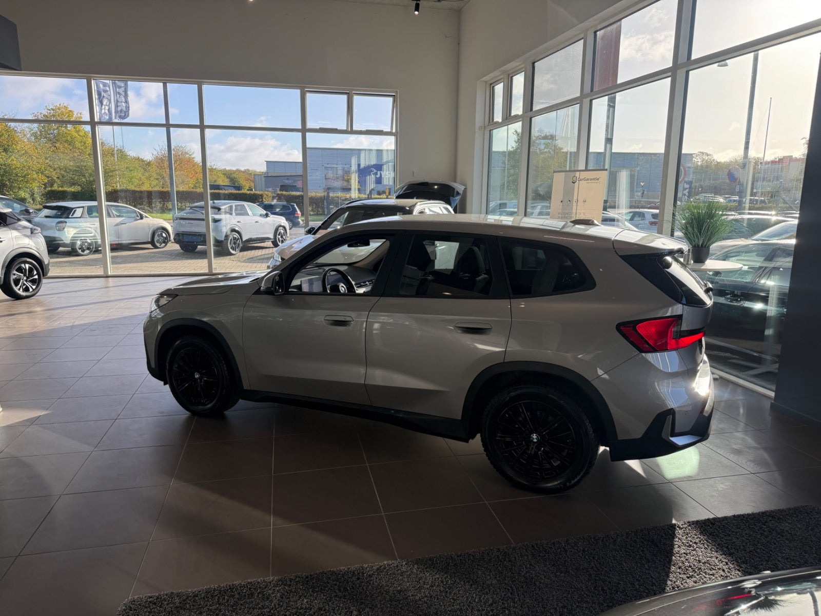 Rød BMW iX1 fra 2023