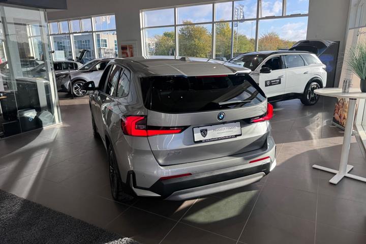 Rød BMW iX1 fra 2023