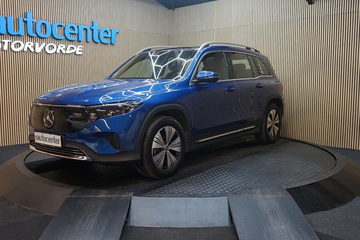 Blå Mercedes EQB250+ fra 2024