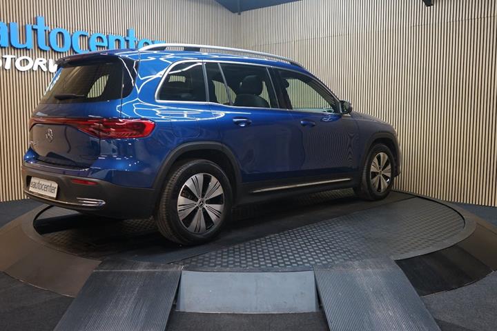 Blå Mercedes EQB250+ fra 2024