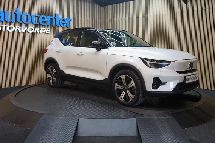 Hvid Volvo XC40 fra 2023