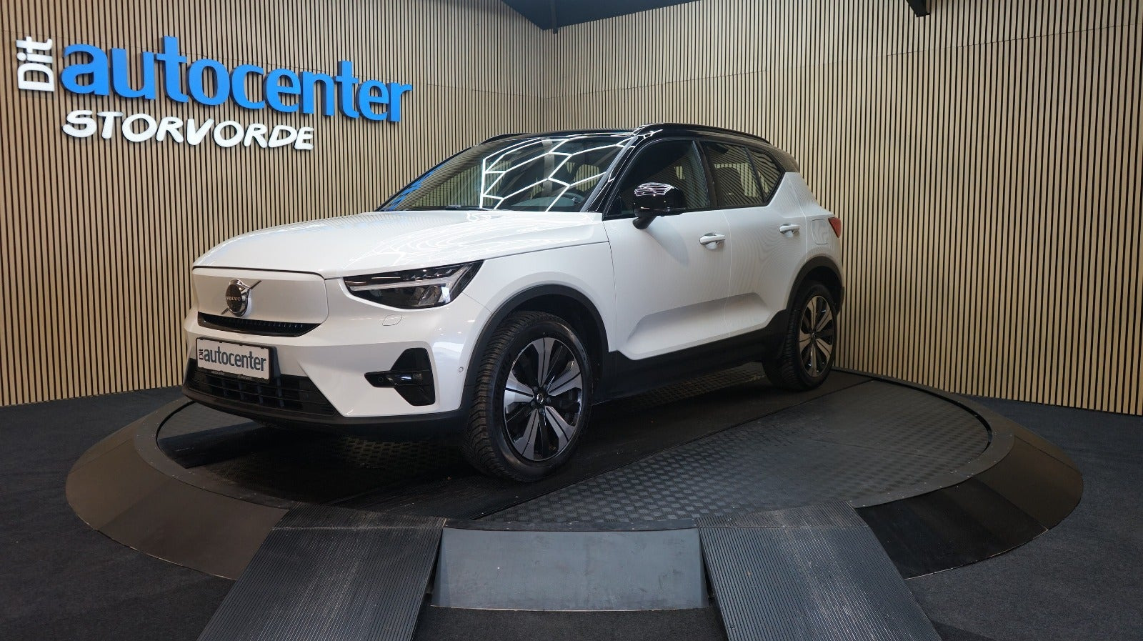 Hvid Volvo XC40 fra 2023