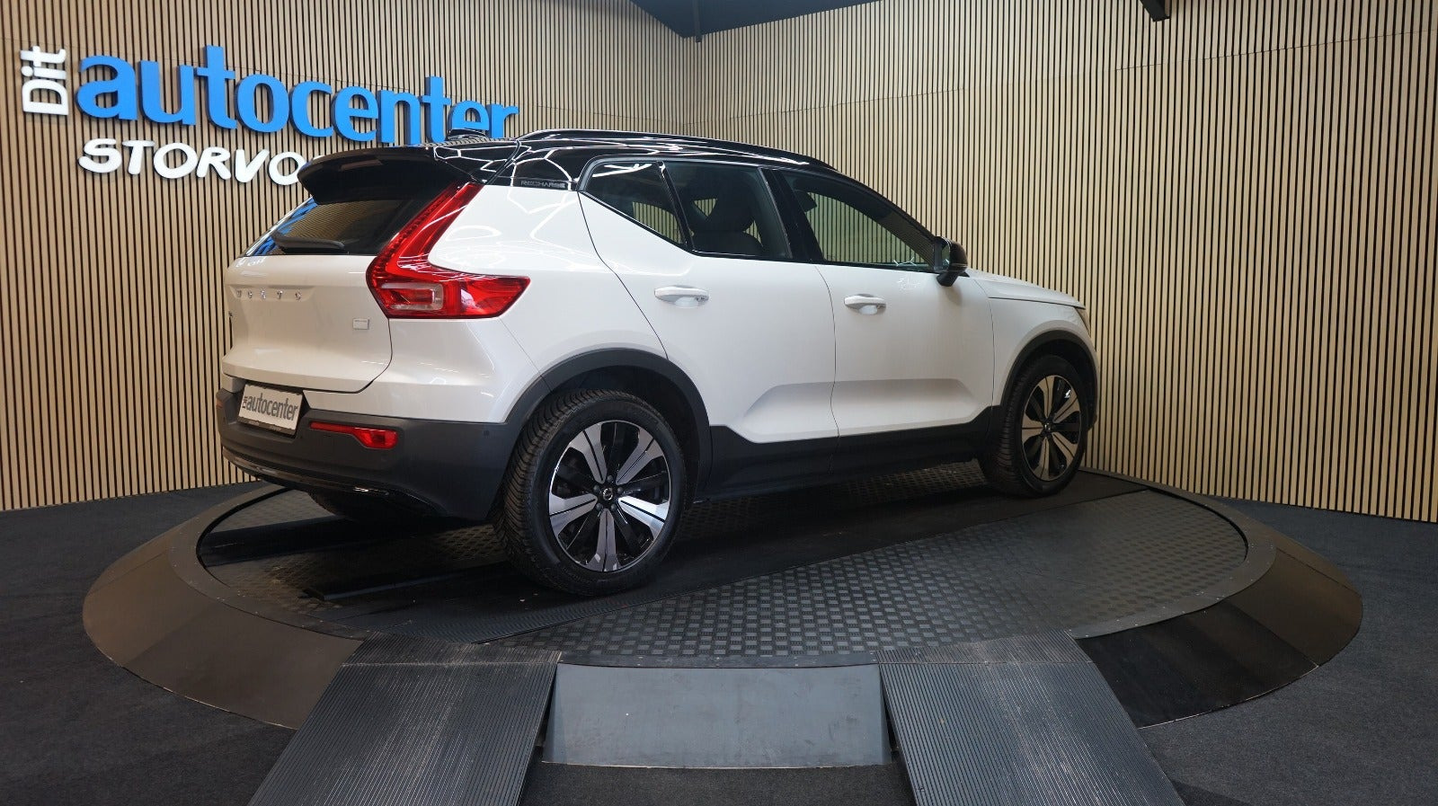Hvid Volvo XC40 fra 2023