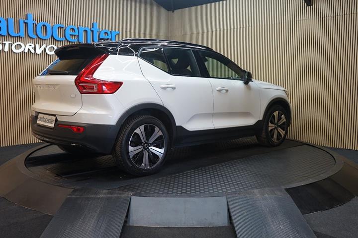 Hvid Volvo XC40 fra 2023