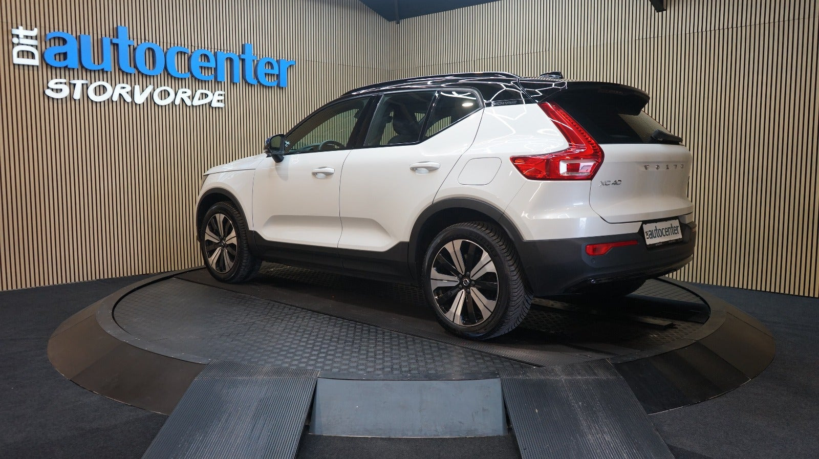 Hvid Volvo XC40 fra 2023