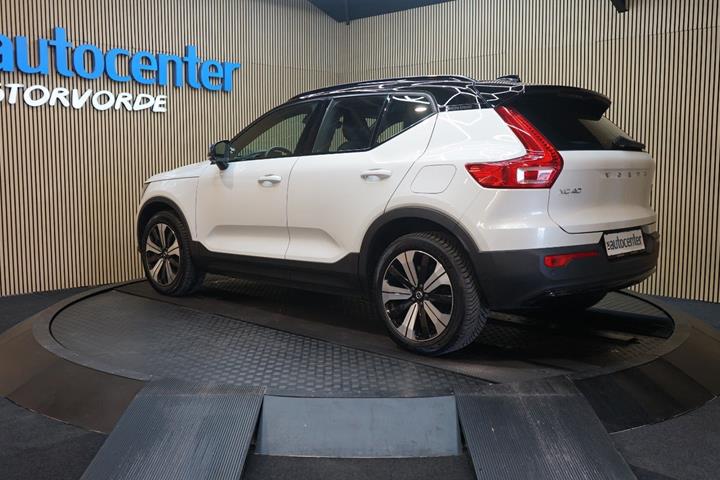 Hvid Volvo XC40 fra 2023