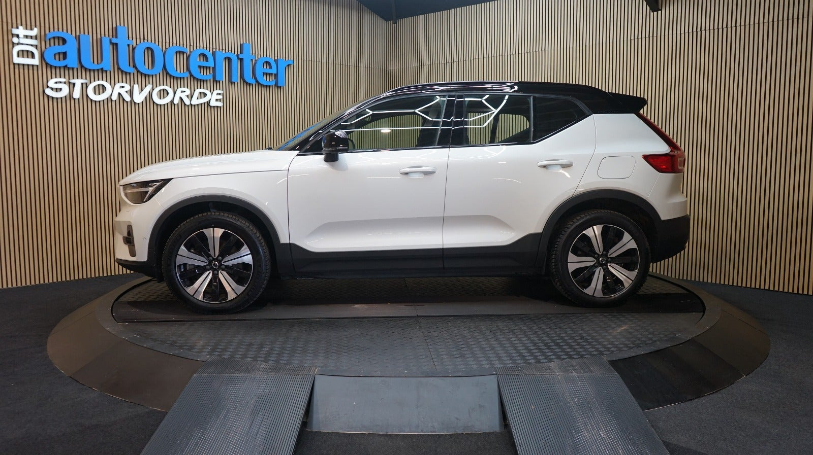 Hvid Volvo XC40 fra 2023