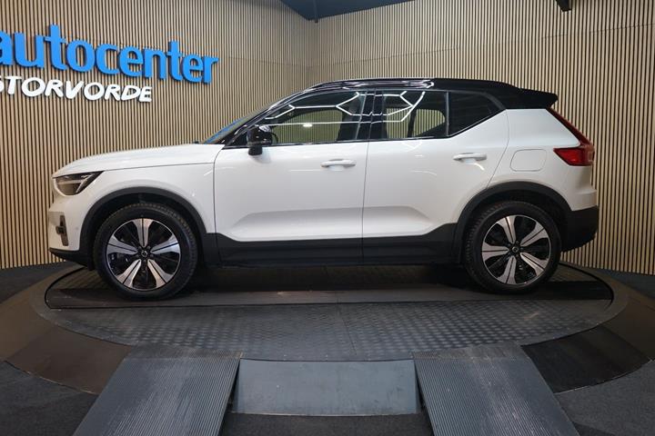 Hvid Volvo XC40 fra 2023