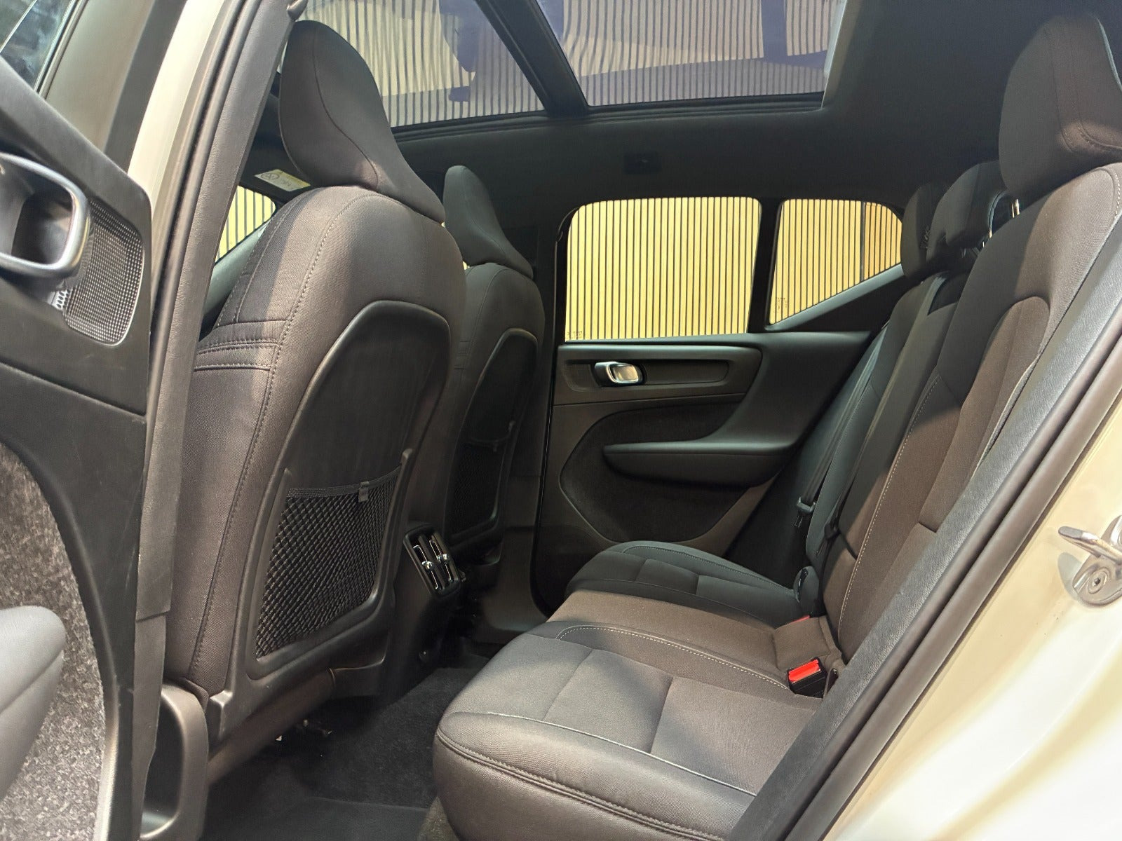 Hvid Volvo XC40 fra 2023