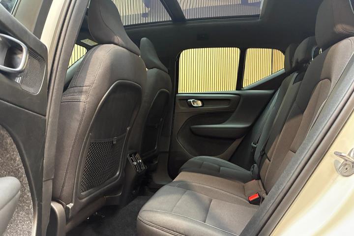 Hvid Volvo XC40 fra 2023