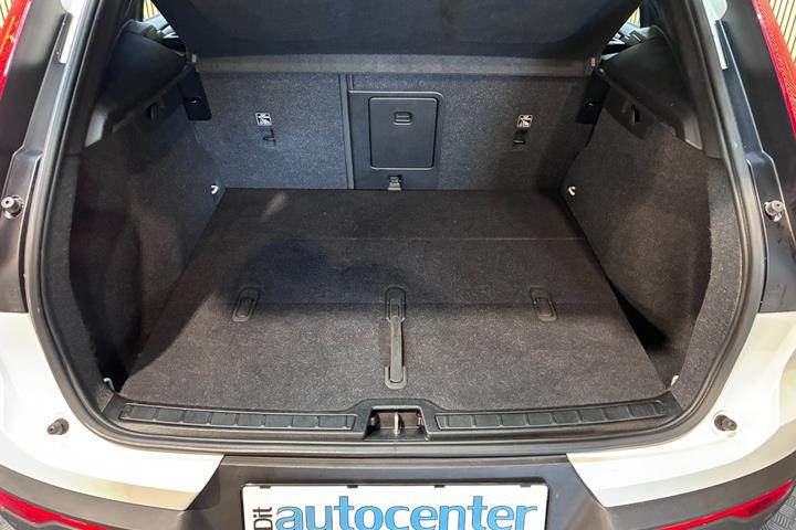 Hvid Volvo XC40 fra 2023