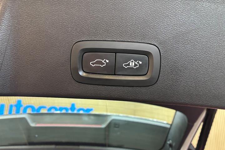 Hvid Volvo XC40 fra 2023