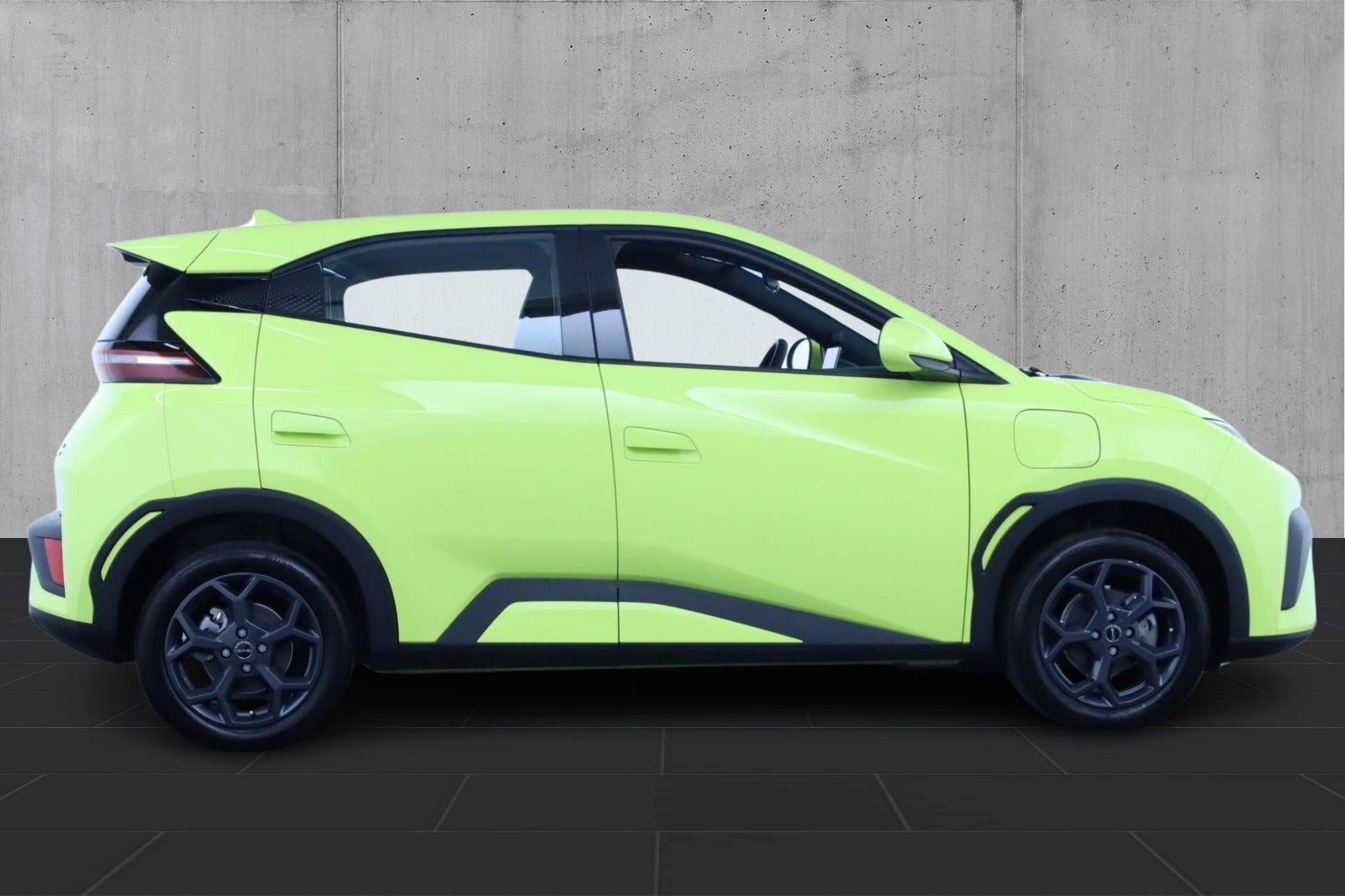Gul BYD Dolphin Surf fra 2025