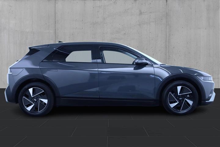 Grå Hyundai Ioniq 5 fra 2025
