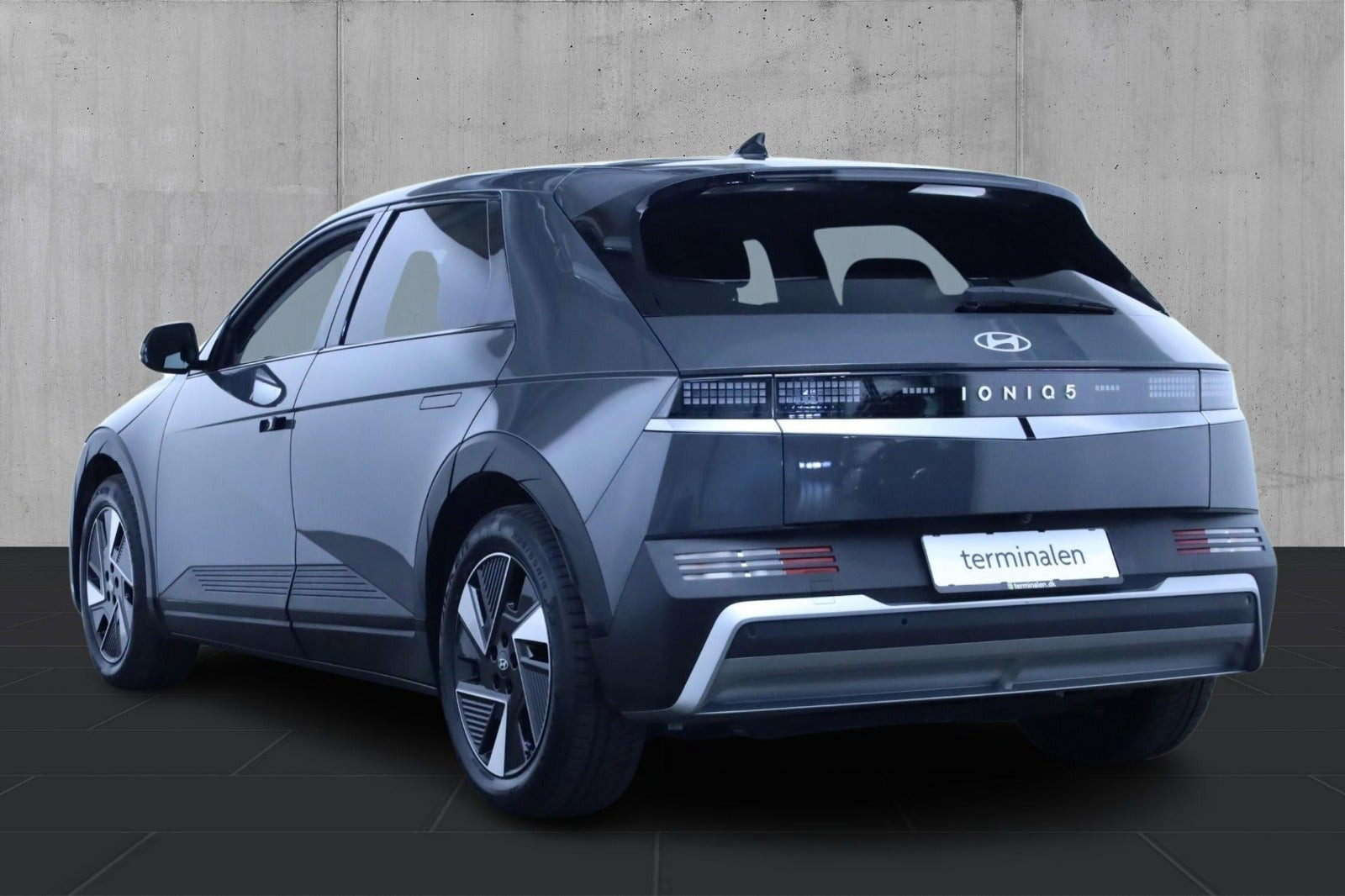 Grå Hyundai Ioniq 5 fra 2025