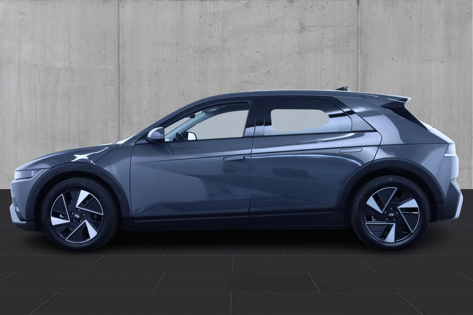 Grå Hyundai Ioniq 5 fra 2025