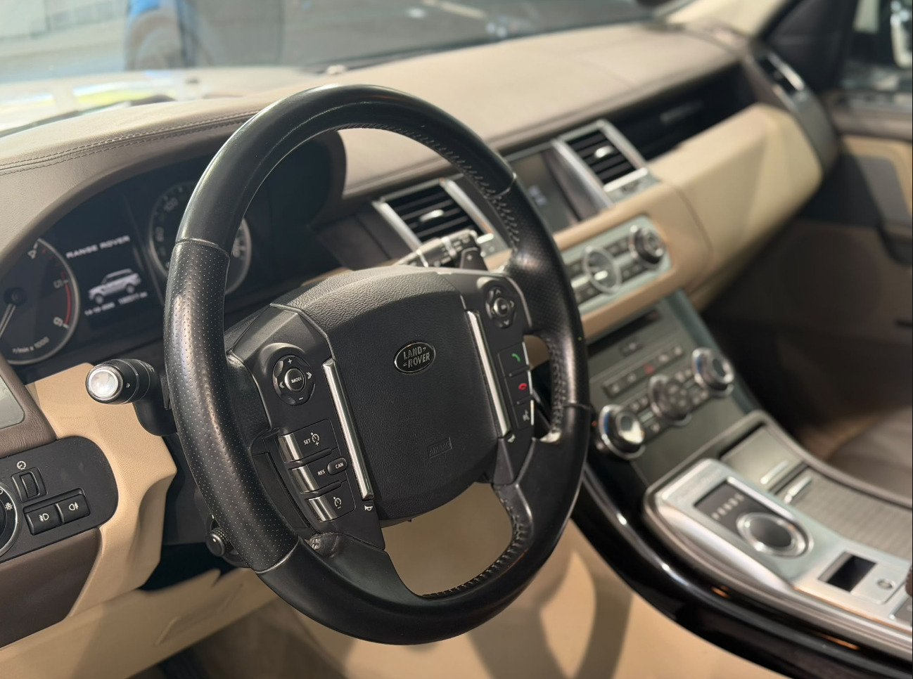 Hvid Land Rover Range Rover sport fra 2013