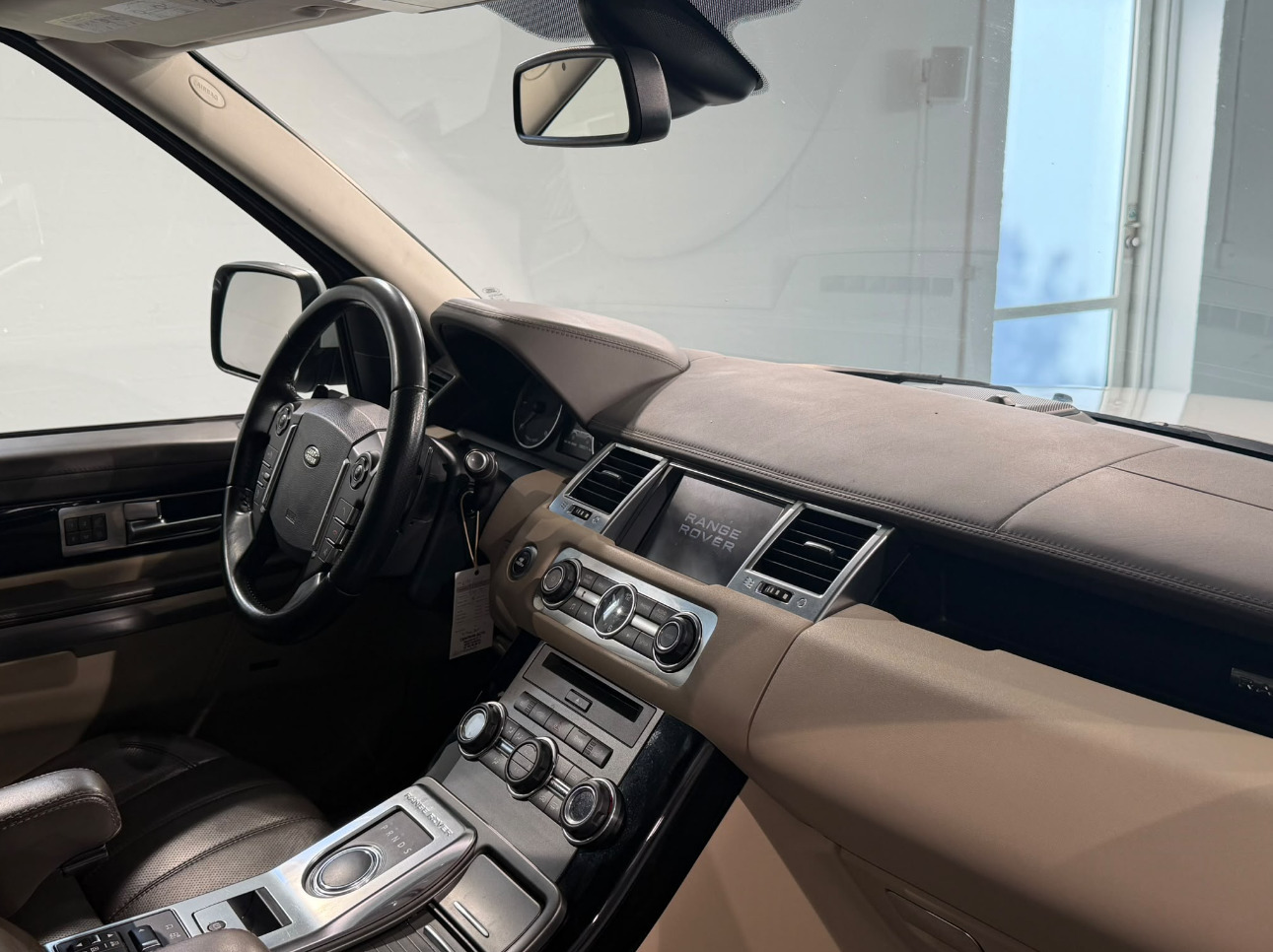 Hvid Land Rover Range Rover sport fra 2013