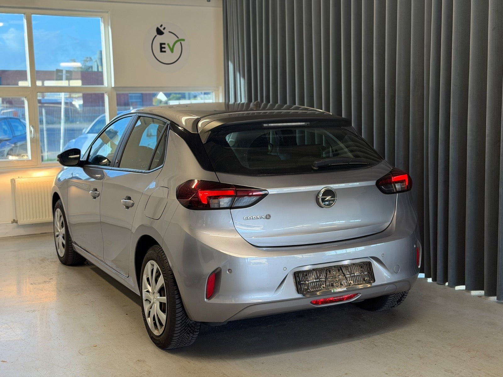 Grå Opel Corsa-e fra 2021