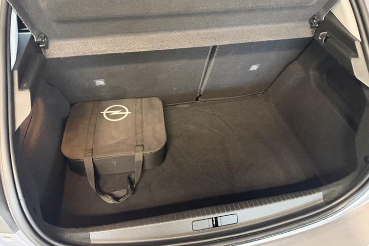 Grå Opel Corsa-e fra 2021