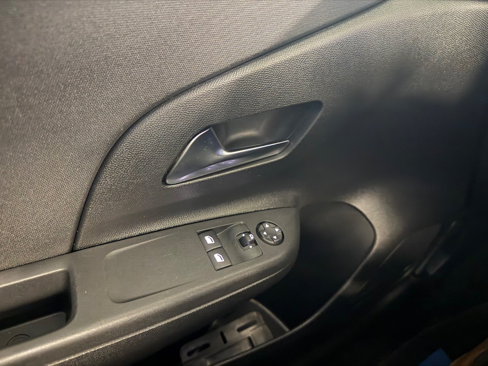Grå Opel Corsa-e fra 2021