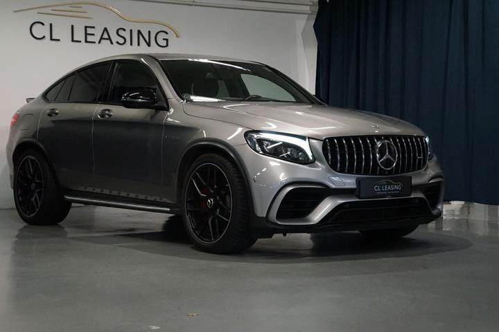 Grå Mercedes GLC63 fra 2018