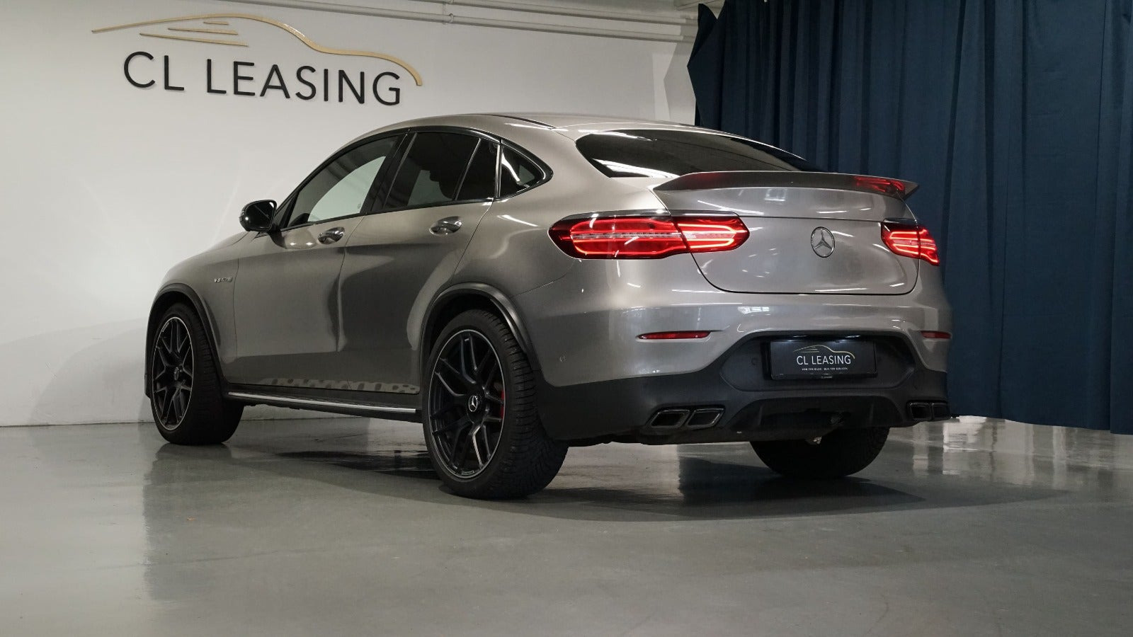 Grå Mercedes GLC63 fra 2018