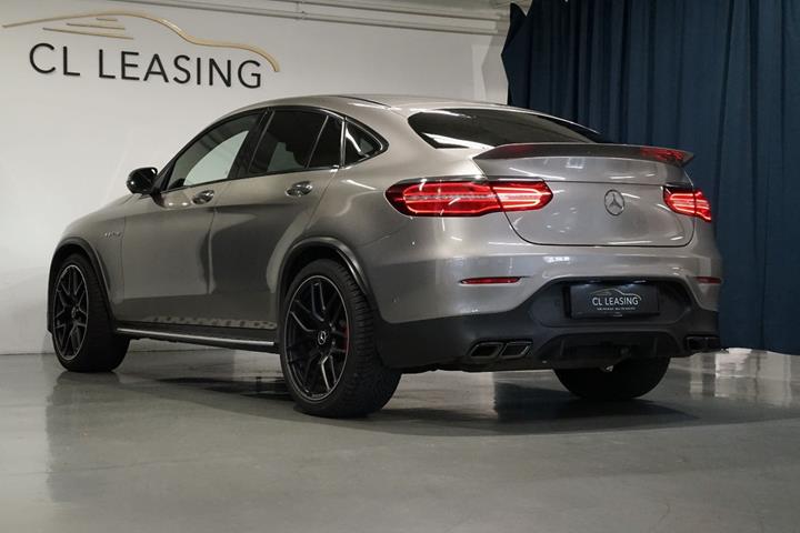 Grå Mercedes GLC63 fra 2018