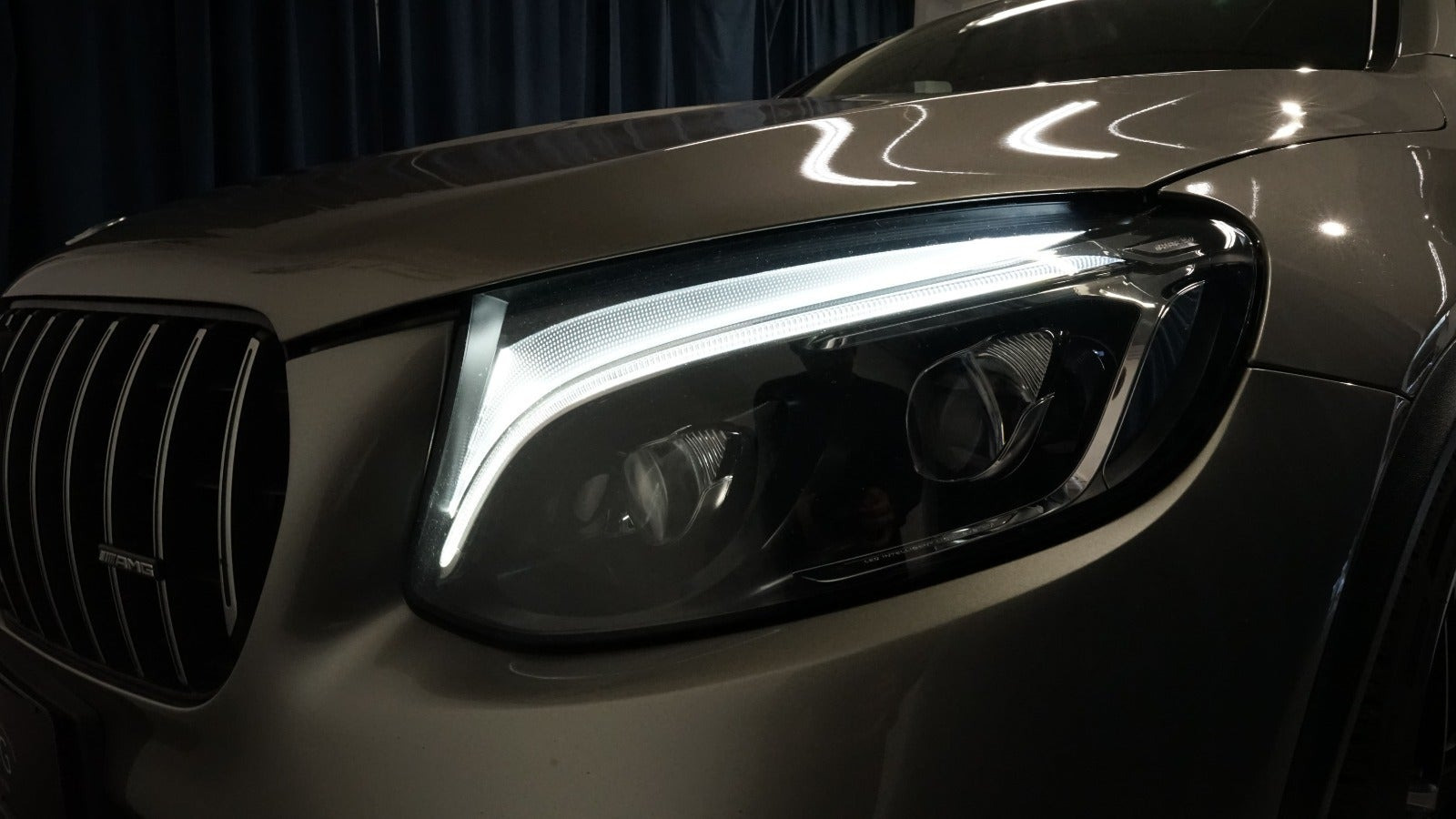 Grå Mercedes GLC63 fra 2018