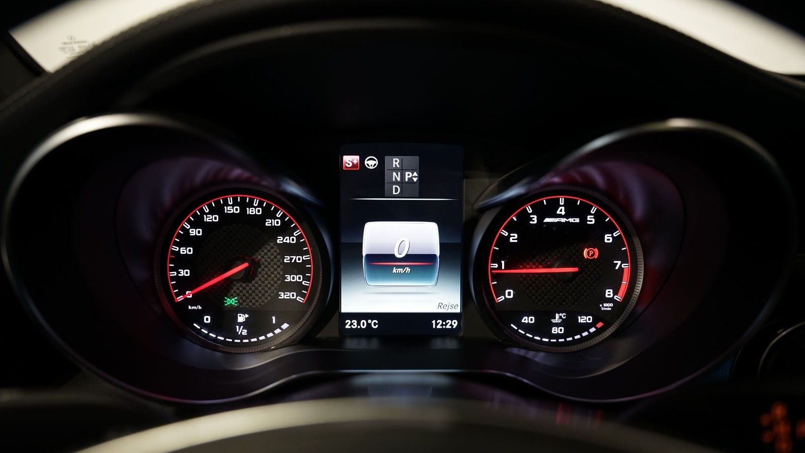 Grå Mercedes GLC63 fra 2018
