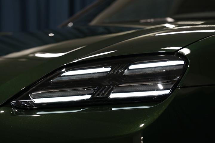 Grøn Porsche Macan 4S fra 2025