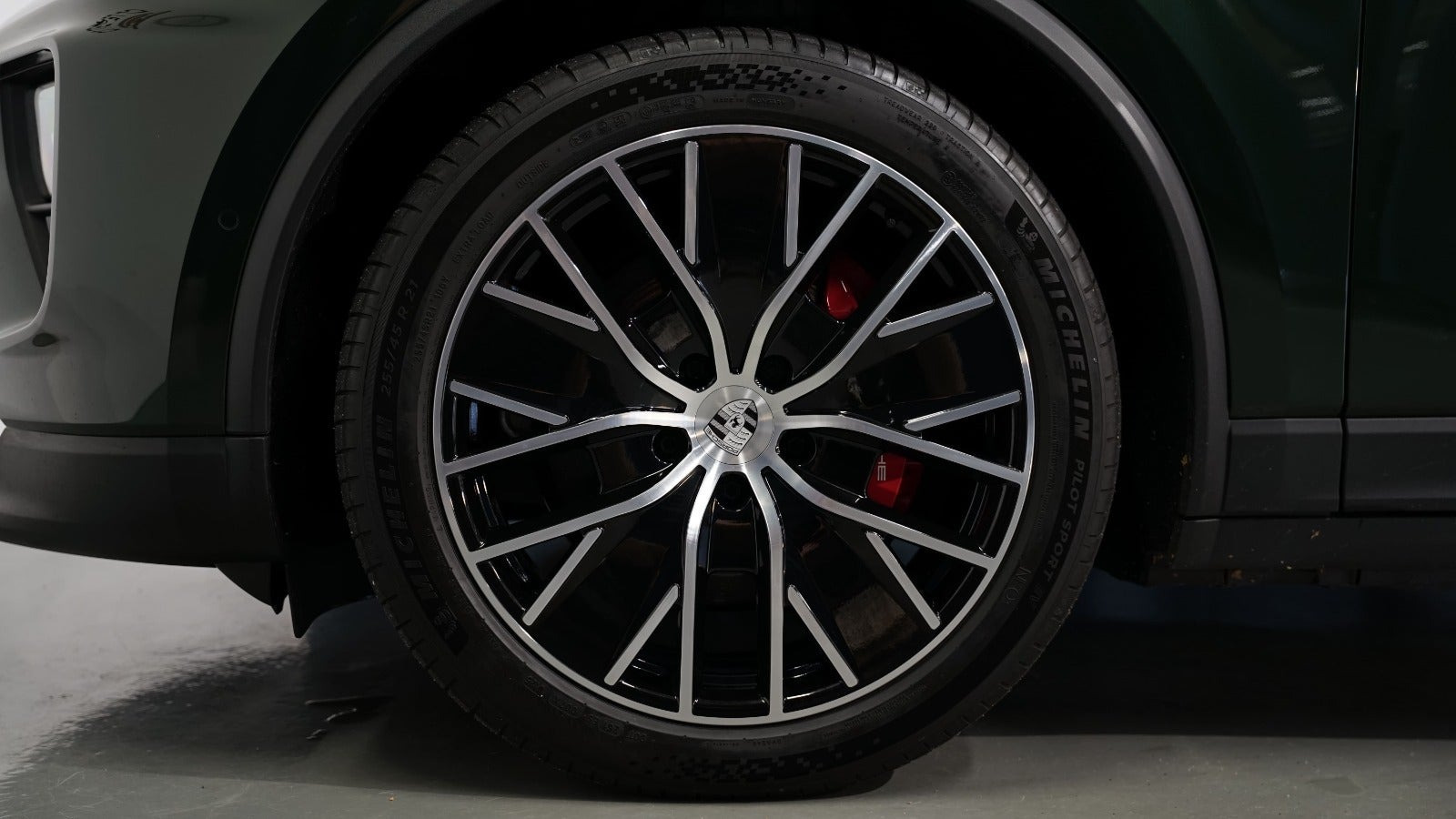 Grøn Porsche Macan 4S fra 2025