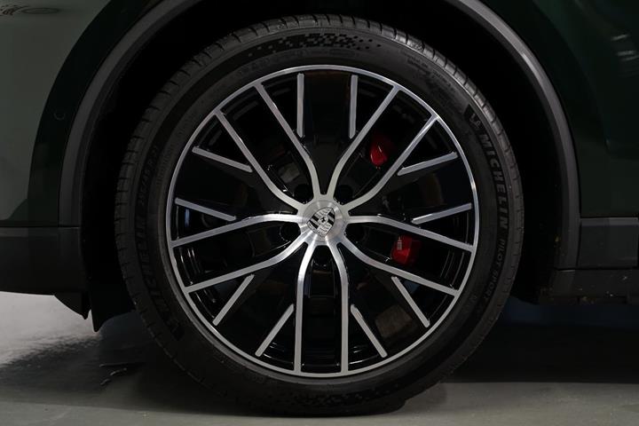 Grøn Porsche Macan 4S fra 2025
