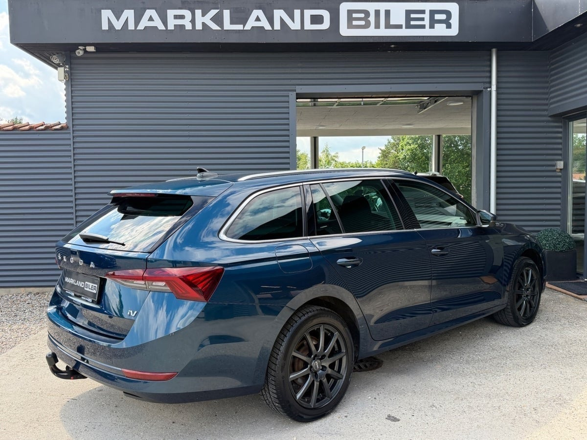 Blå Skoda Octavia fra 2021