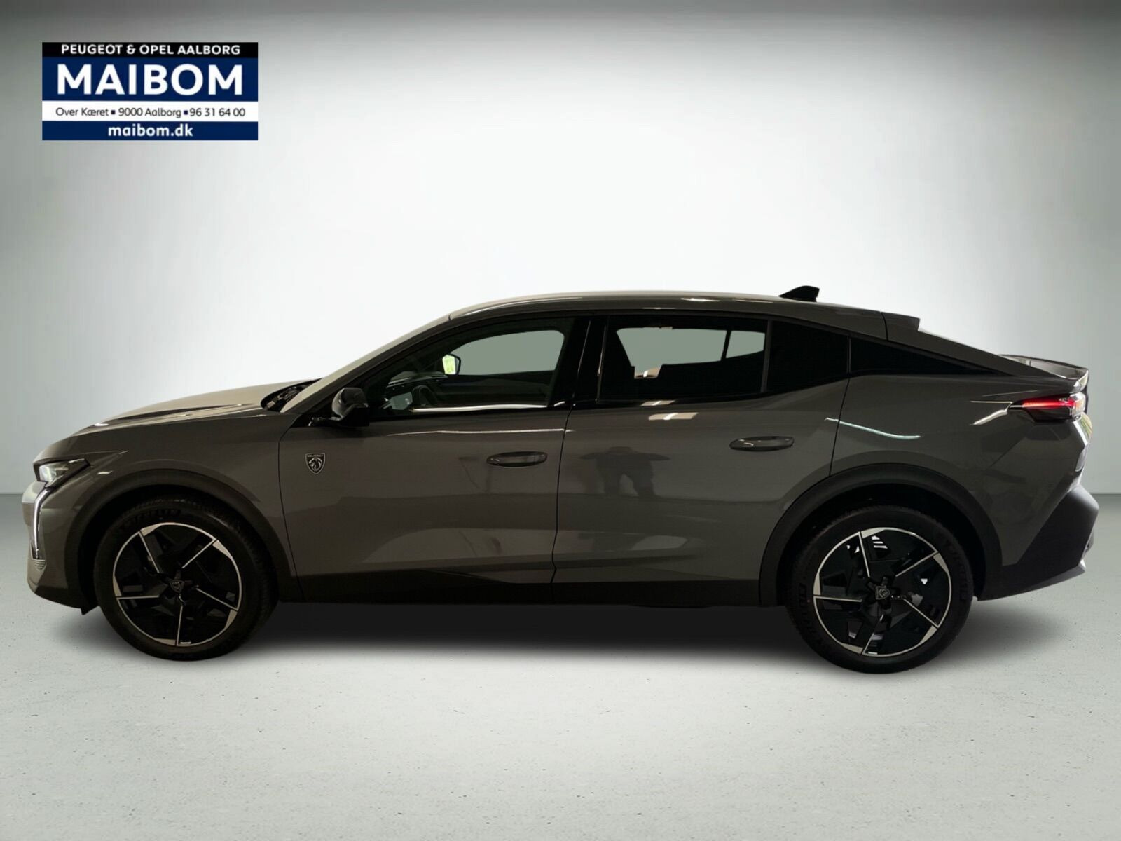 Grå Peugeot e-408 fra 2025
