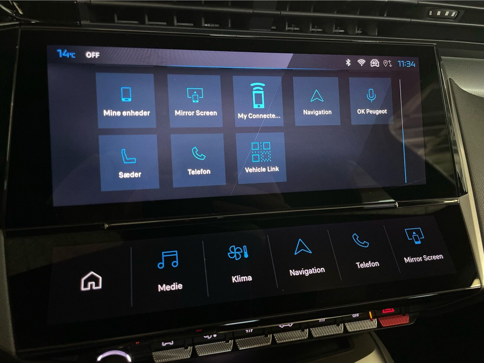 Grå Peugeot e-408 fra 2025