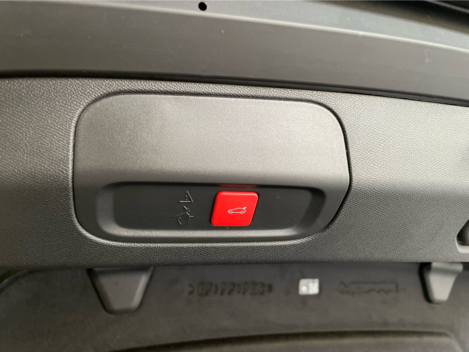 Grå Peugeot e-408 fra 2025