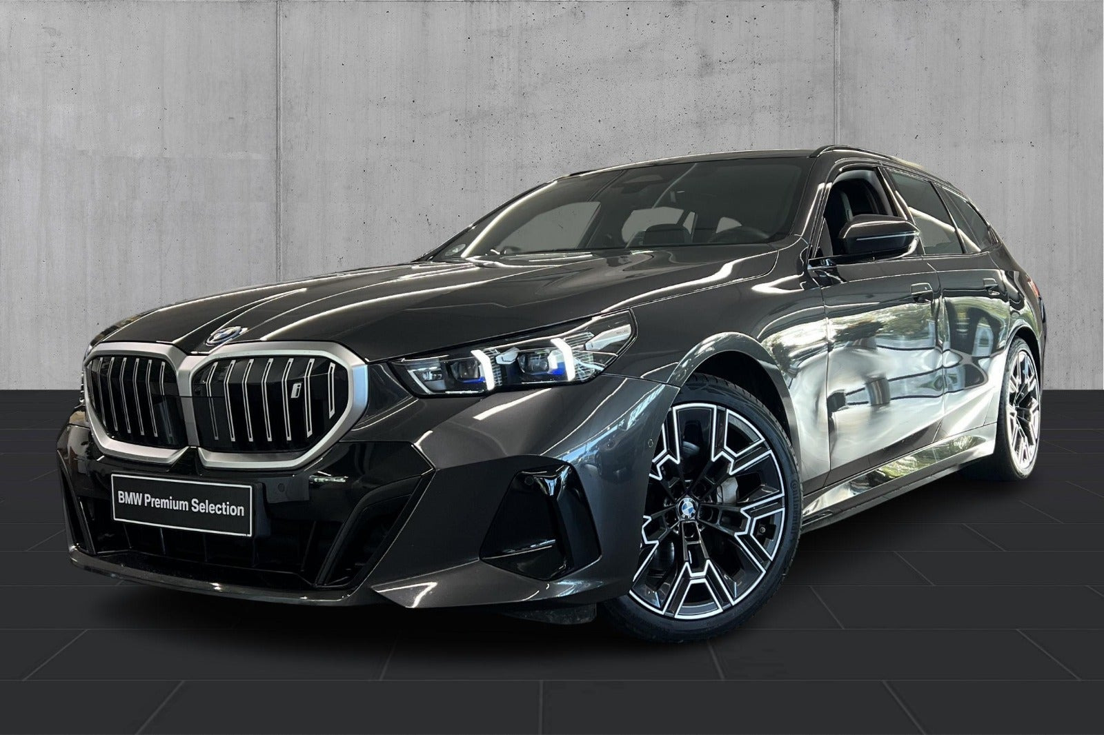 BMW i5 eDrive40 Touring Fully Charged M-Sport
