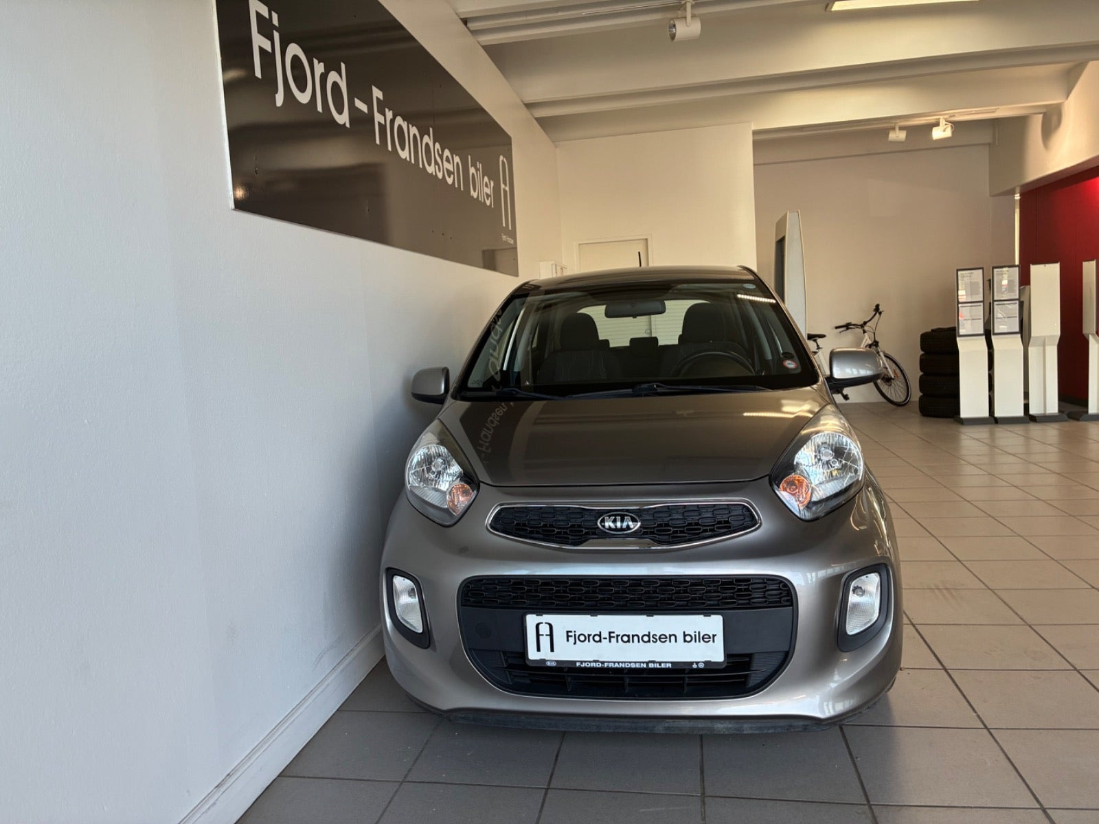 Orange Kia Picanto fra 2016