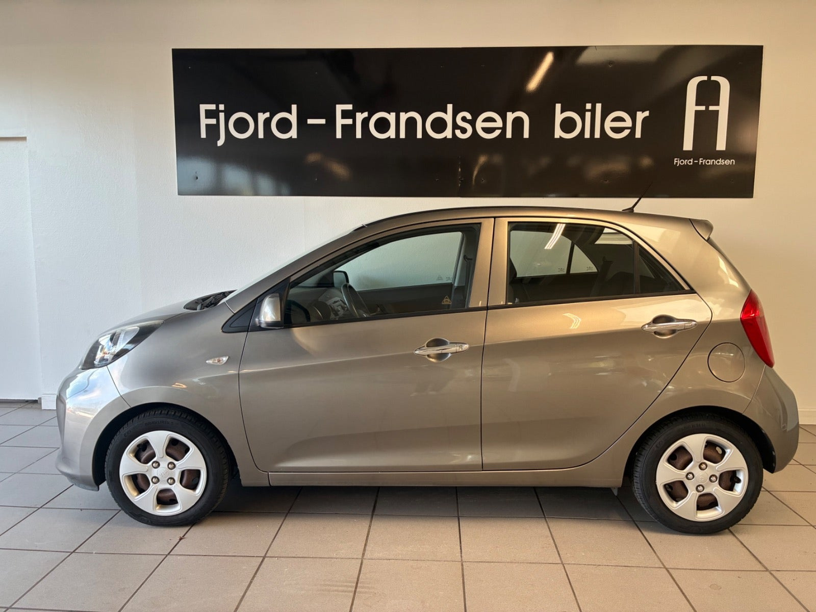 Orange Kia Picanto fra 2016