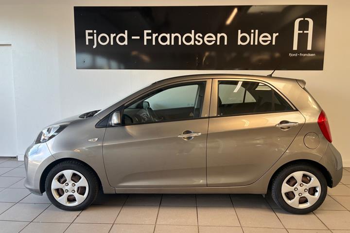 Orange Kia Picanto fra 2016