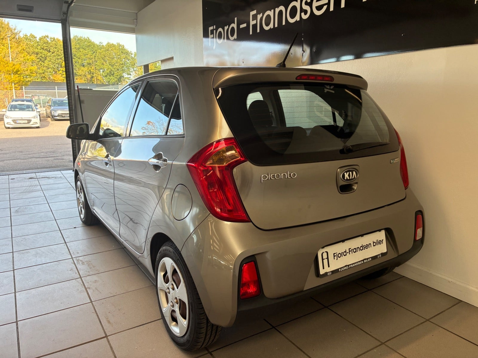 Orange Kia Picanto fra 2016