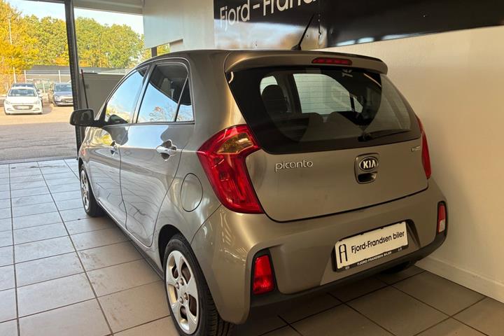 Orange Kia Picanto fra 2016